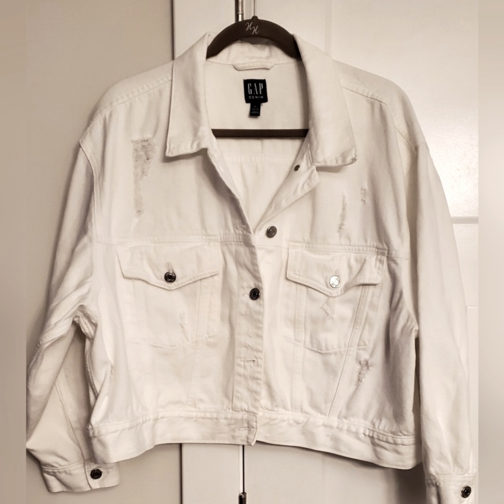 Gap denim women's white cropped distressed Jean jacket in size XXL